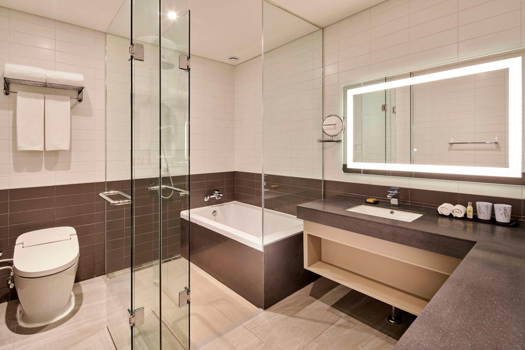 Hilton Garden Gangnam 4*